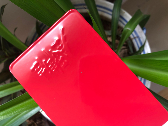 Ral 3002 مصنع طلاء مسحوق حافة عجلة السيارة باللون الأحمر عالي اللمعان في الهواء الطلق